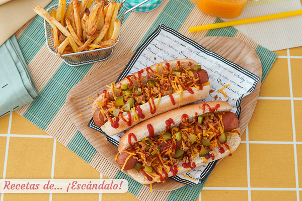 Como hacer hot dog o perrito caliente con queso y pepinillos