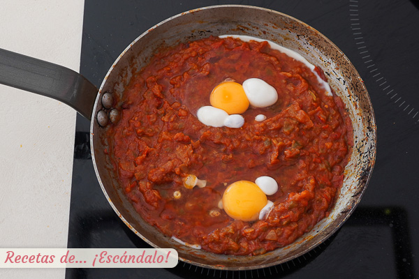 Shakshuka casera con huevos