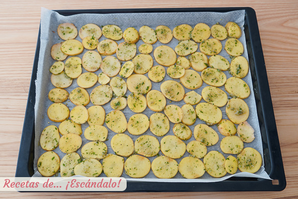 Patatas con majado de ajos y perejil para lenguado al horno