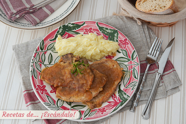 Como hacer chuletas de cerdo en salsa al vino blanco con pure de patatas