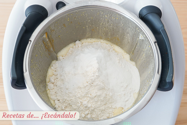 Harina y levadura magdalenas thermomix