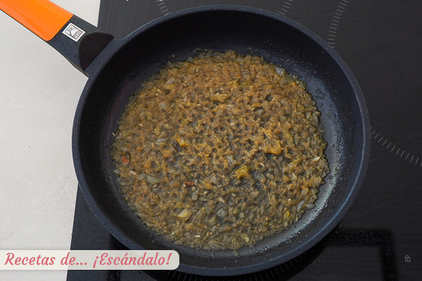 Sofrito salsa chuletas de cerdo