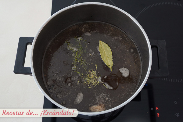 Hierbas aromaticas fondo oscuro