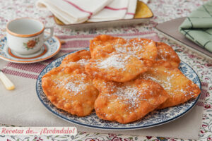 Orejas de carnaval tradicionales, un dulce crujiente y rico